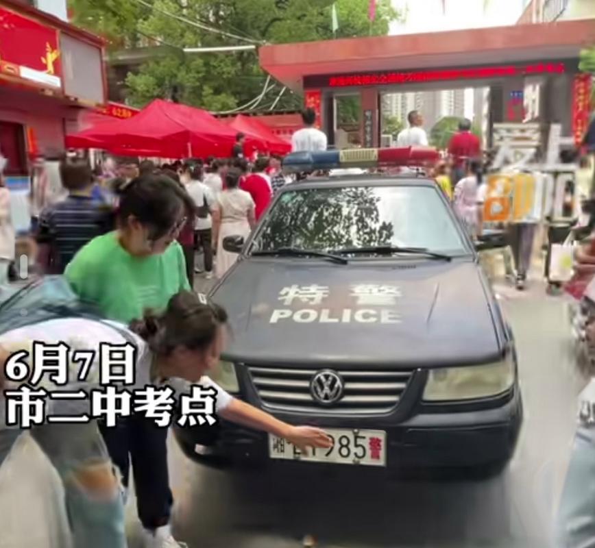 白小姐四肖期中特开奖和考生排队摸985车牌与